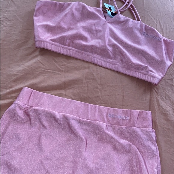 GSUWOO shop so real two piece pink set, very flattering on the body. Never worn - Picture 3 of 7